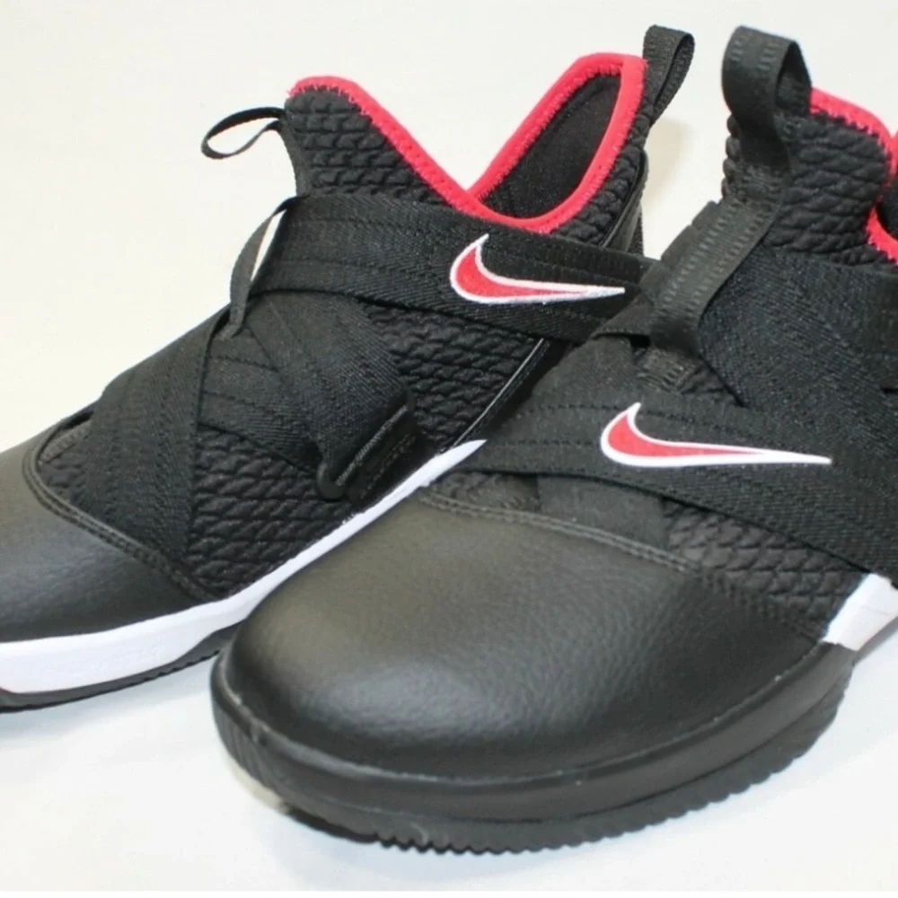 Nike dynamic sneakers